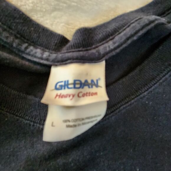 Gildan Shiny Tag Beneath The Surface Black Tshirt With Graphic Size Large - Picture 4 of 5